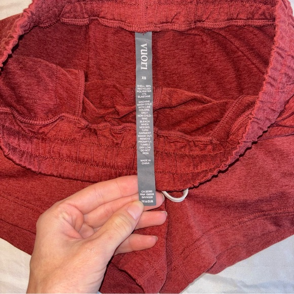 ✨ Vuori Halo Performance Shorts – Currant Heather – XS - Picture 5 of 8